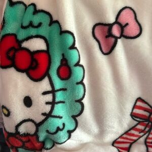 NWT Hello Kitty Sanrio White Christmas Wreath Blanket